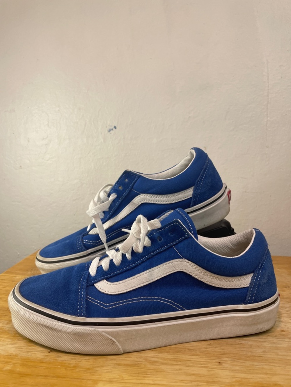Vans Skool Royal Blue Low-Top  with White Side Stripe Sz 7 men.  8.5 women’s